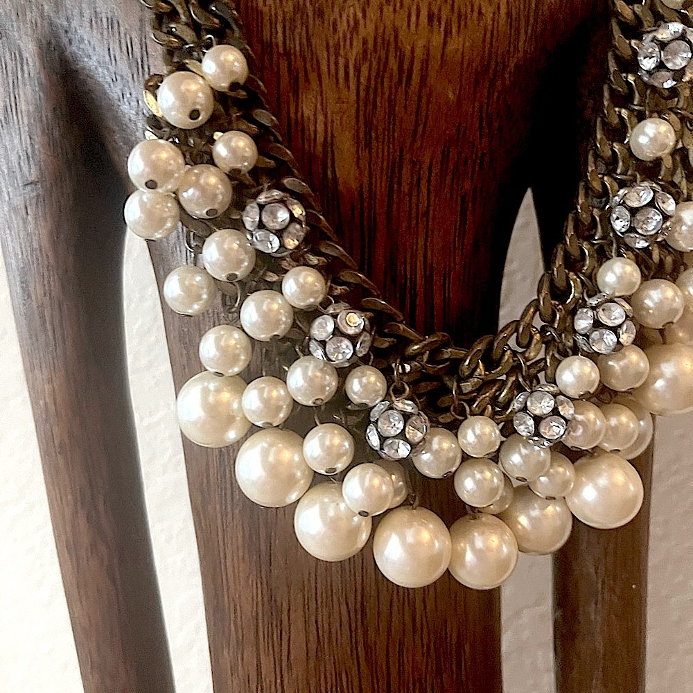 Elegant Pearl and Crystal Necklace